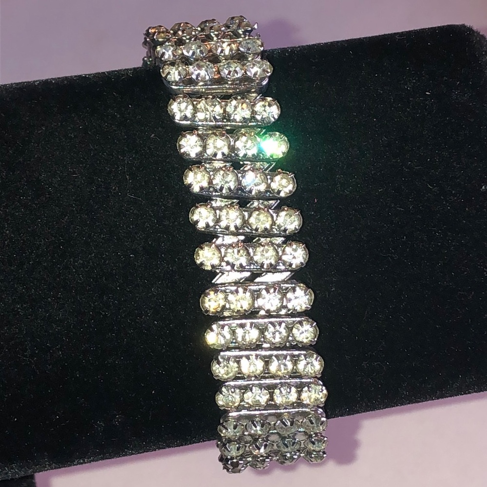 Silver Tone Vintage Crystal Stretch Bracelet